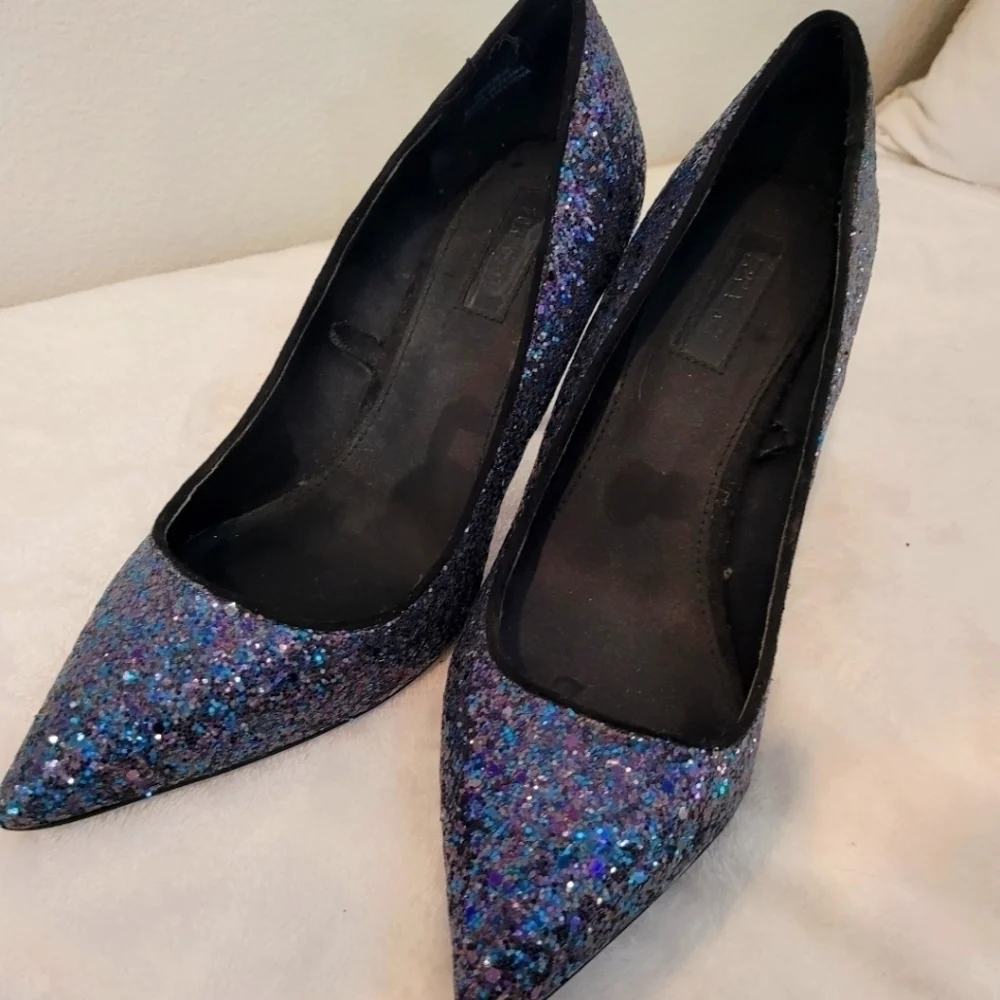 GLITTER heels! - Picture 1 of 7